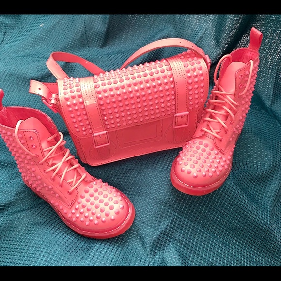 Dr. Martens Pink Studded Cambridge Satchel - Picture 4 of 16